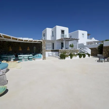 Stunning 4 Bedroom In كالافاتيس