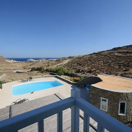 Vila Stunning 4 Bedroom In Kalafatis
