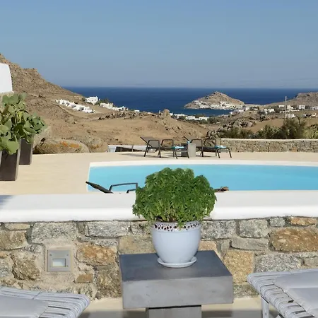 Villa Stunning 4 Bedroom In Kalafatis